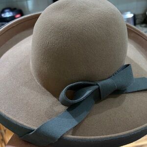 Vintage Elegant Tan Hat with Dark Gray Bow and gray trim